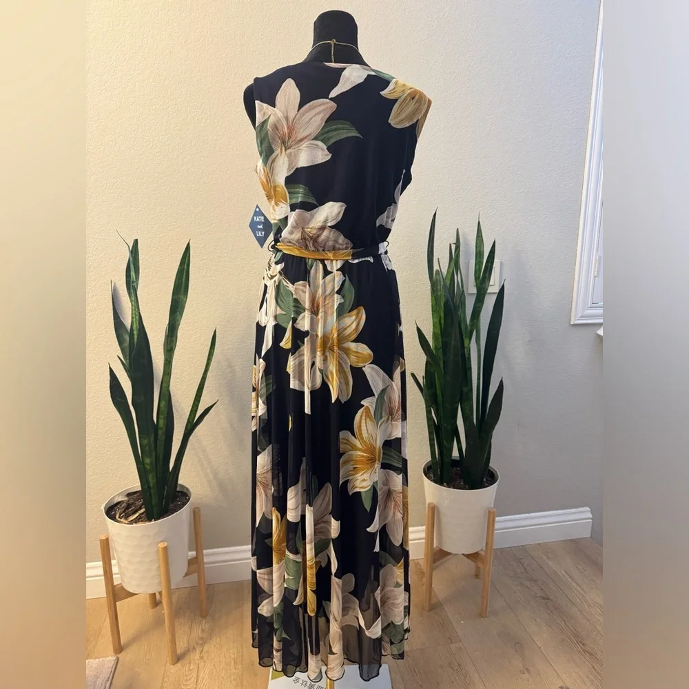 Scowl Neck Maxi‎ Dress | Kate and Lily - Picture 7 of 8